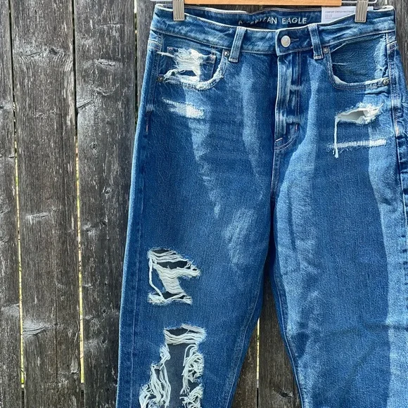 American Eagle outfitters Distressed & Ripped   HIGH RISE MOM JEANS NWT - Picture 4 of 9